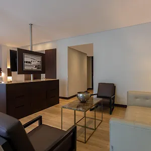 Hotel Airport By Ihg ****